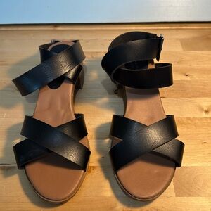 Rock & Candy by Zigi Nicci 8.5 Block Heel Wrap Ankle Sandals Black